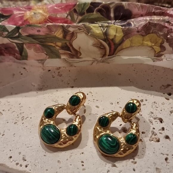 New ANTHRO Gold Ss Emerald Green Marbled Stone Earrings - Picture 5 of 7